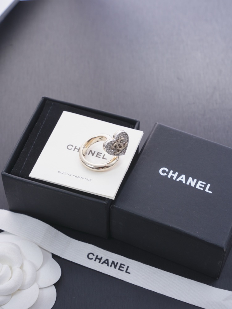 CHANEL TWO-TONE HEART PAVÉ CRYSTAL CC OPEN WRAP RING