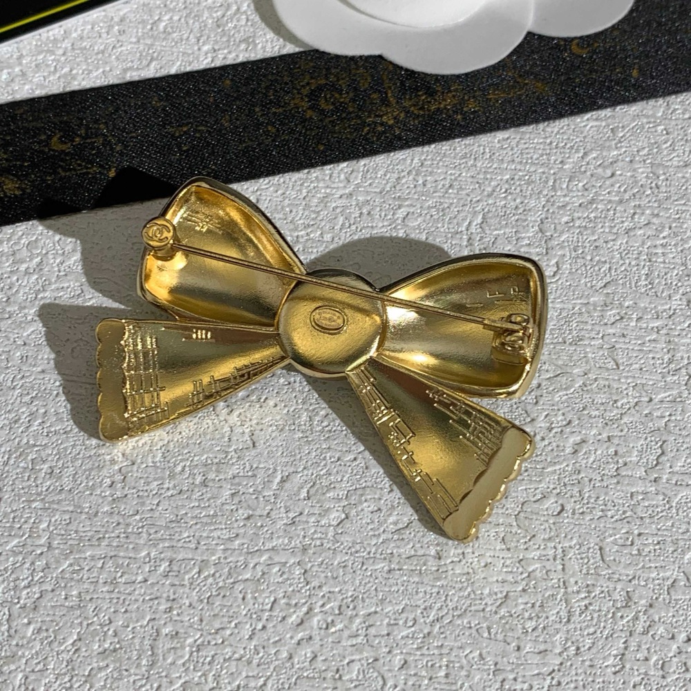 CHANEL GOLD ENGRAVED BOW PEARL RHINESTONE HAIR BARRETTE