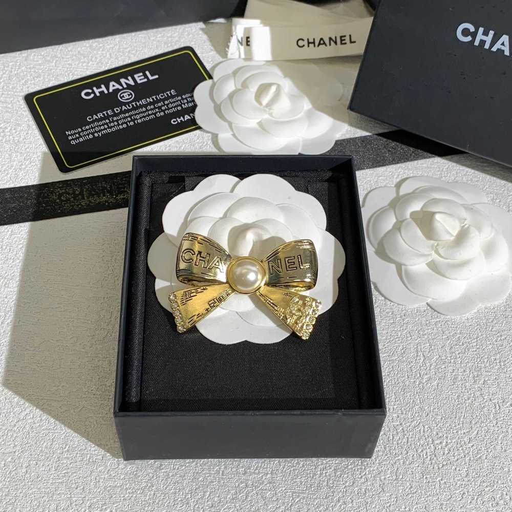 CHANEL GOLD ENGRAVED BOW PEARL RHINESTONE HAIR BARRETTE