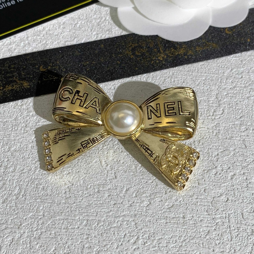 CHANEL GOLD ENGRAVED BOW PEARL RHINESTONE HAIR BARRETTE