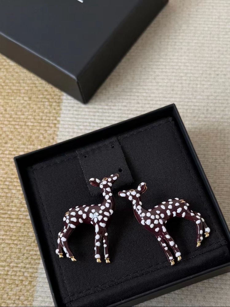 CHANEL STUD EARRINGS