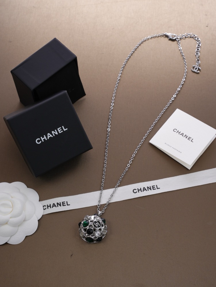 CHANEL SILVER ROUND BALL GREEN CRYSTAL DOUBLE C NECKLACE