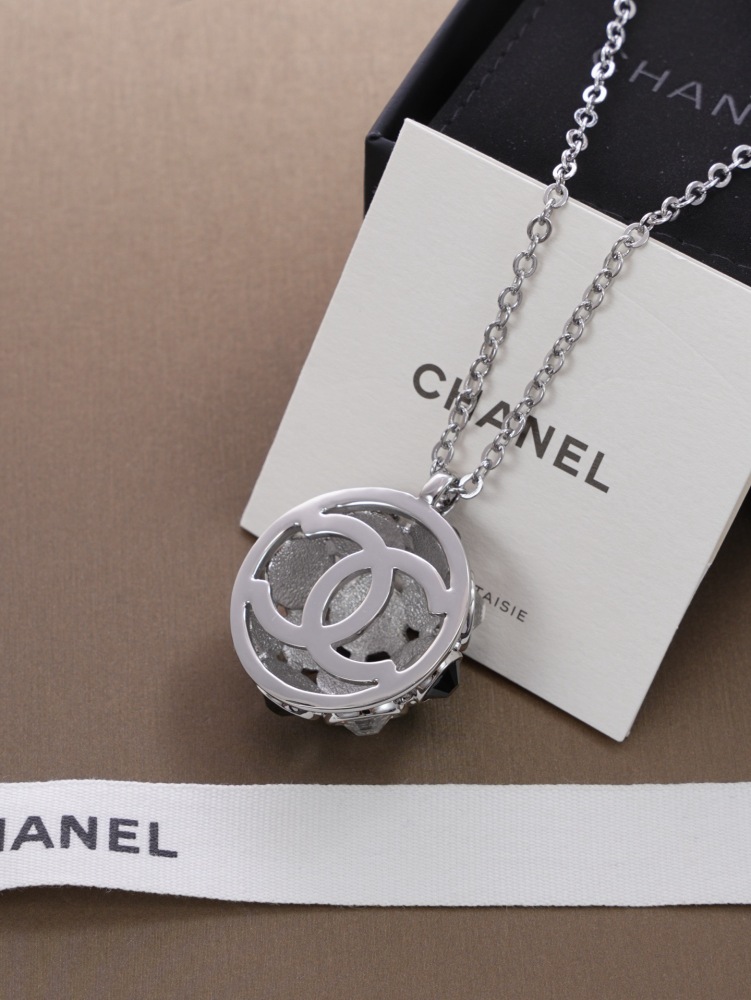 CHANEL SILVER ROUND BALL GREEN CRYSTAL DOUBLE C NECKLACE