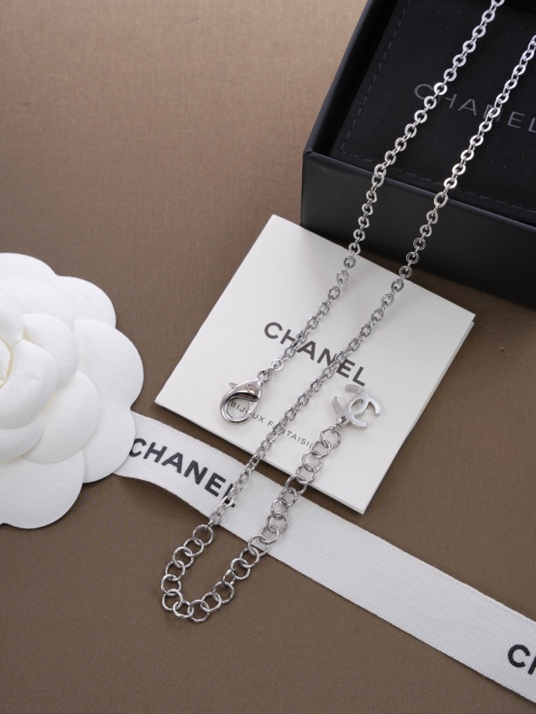 CHANEL SILVER ROUND BALL GREEN CRYSTAL DOUBLE C NECKLACE