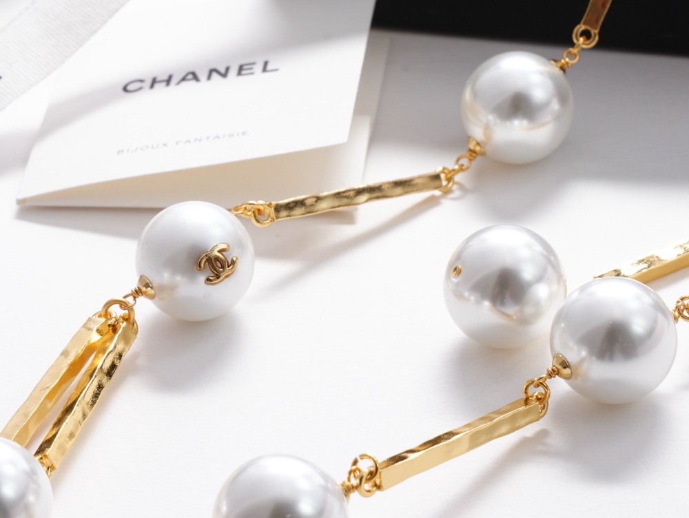 CHANEL PEARL LONG NECKLACE