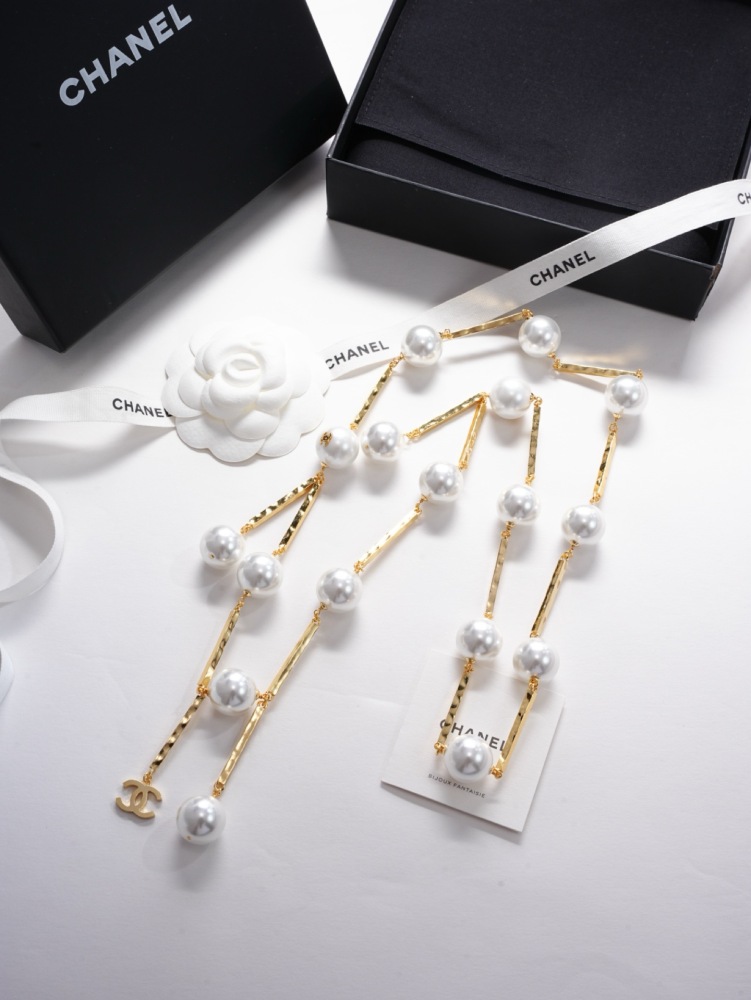 CHANEL PEARL LONG NECKLACE