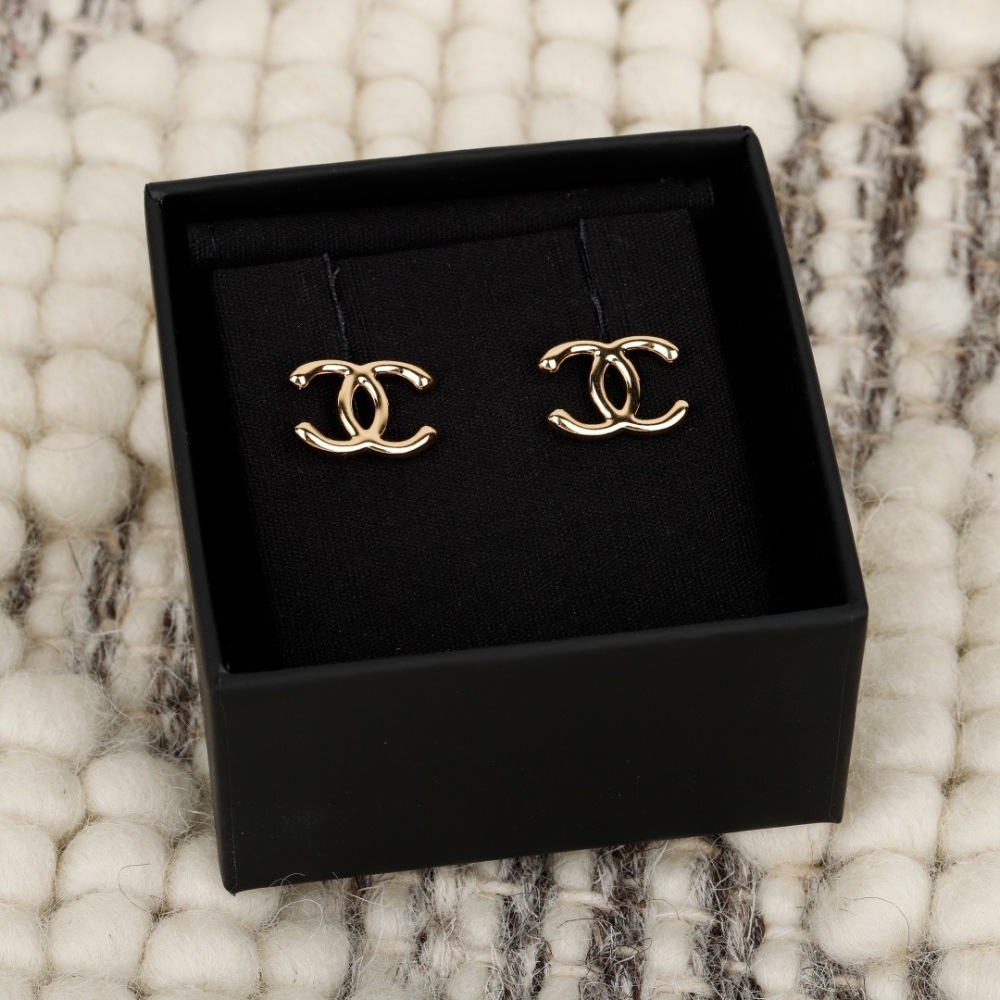 CHANEL CC LOGO STUD EARRINGS