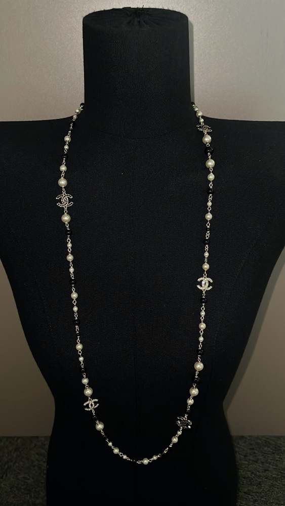 CHANEL CC TWO-TONE PEARL LONG NECKLACE