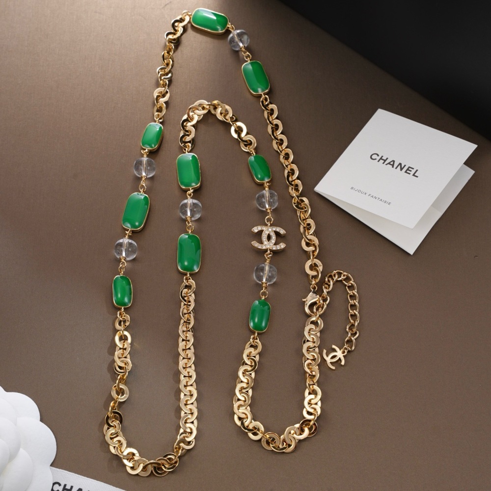 CHANEL LONG GREEN RESIN CRYSTAL NECKLACE