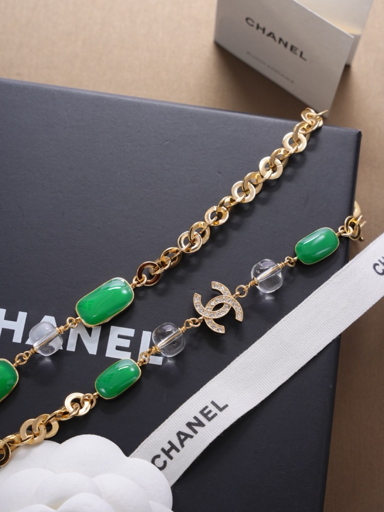 CHANEL LONG GREEN RESIN CRYSTAL NECKLACE