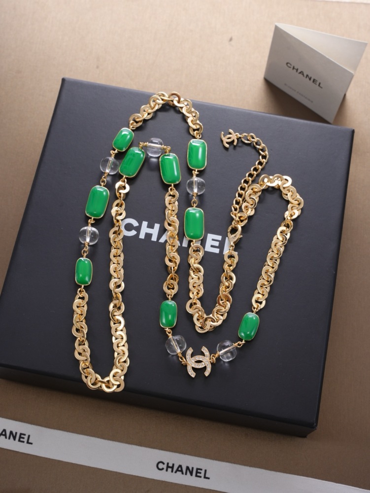 CHANEL LONG GREEN RESIN CRYSTAL NECKLACE