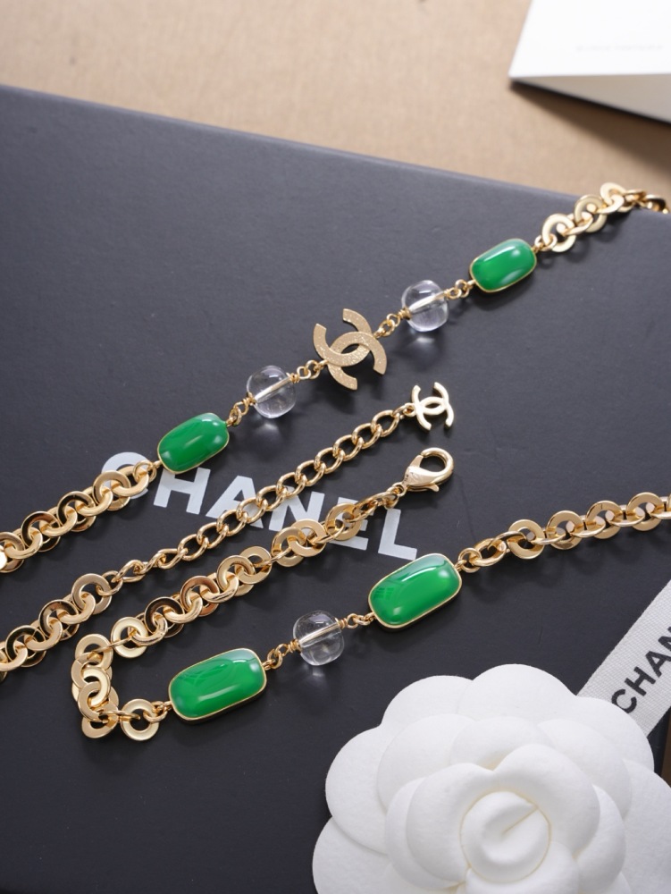 CHANEL LONG GREEN RESIN CRYSTAL NECKLACE