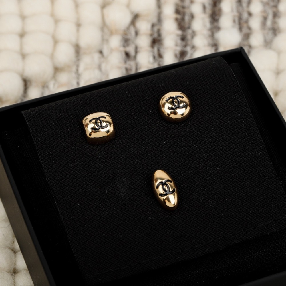 CHANEL INTERLOCKING CC BLACK ENAMEL STUD EARRINGS