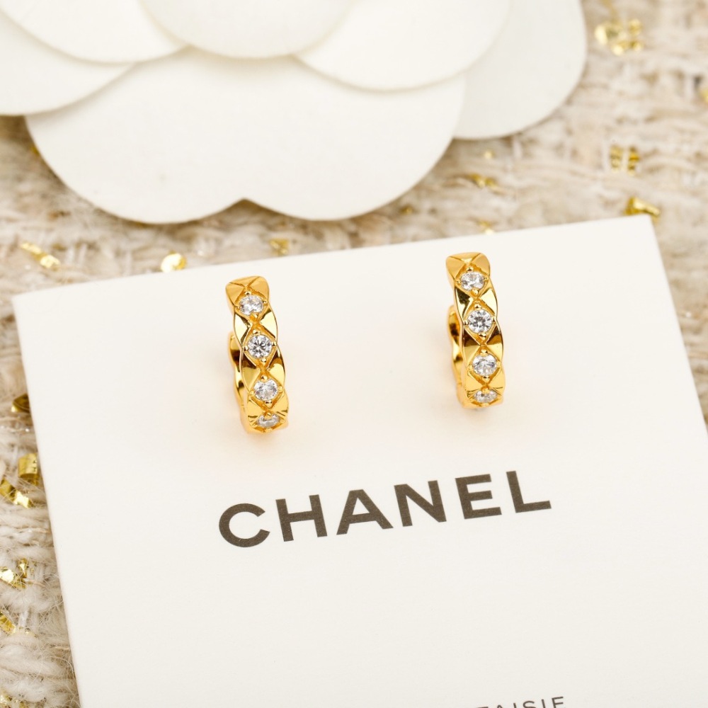 CHANEL QUILTED DIAMOND PAVED CRYSTAL HUGGIE EARRINGS