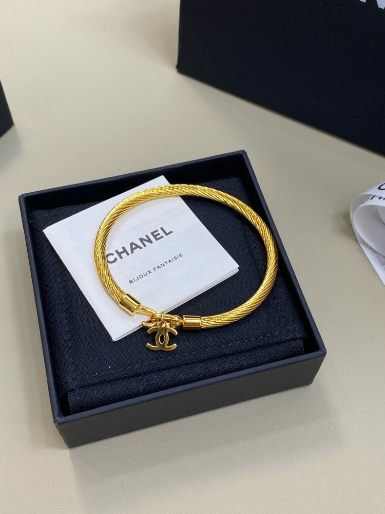 CHANEL TWISTED CABLE DOUBLE C CHARM BANGLE
