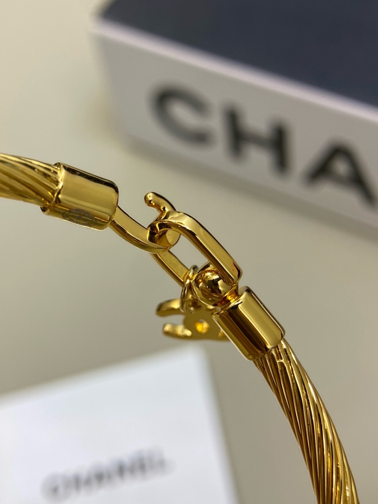 CHANEL TWISTED CABLE DOUBLE C CHARM BANGLE