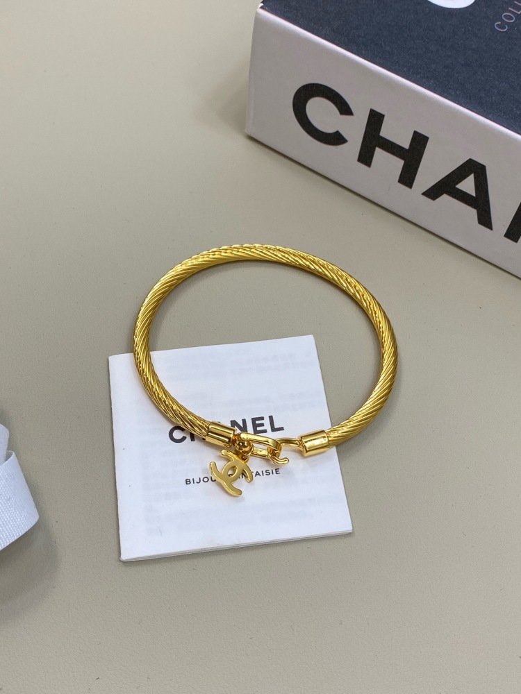 CHANEL TWISTED CABLE DOUBLE C CHARM BANGLE