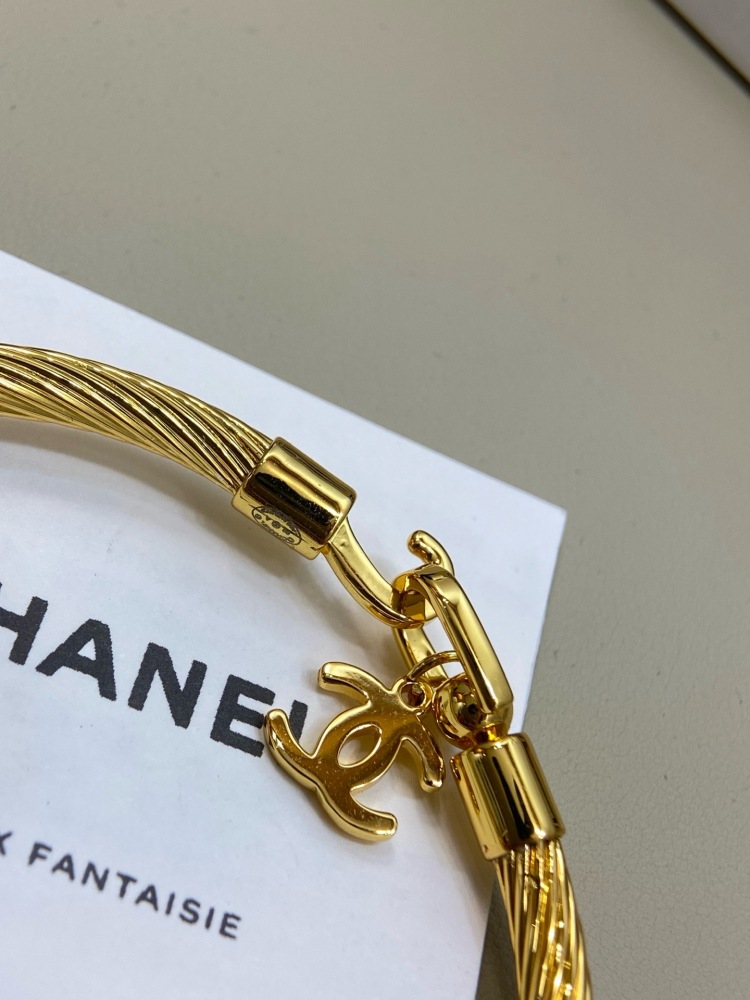 CHANEL TWISTED CABLE DOUBLE C CHARM BANGLE