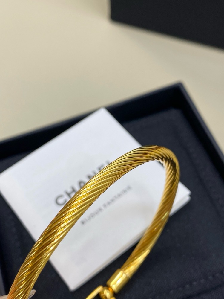 CHANEL TWISTED CABLE DOUBLE C CHARM BANGLE