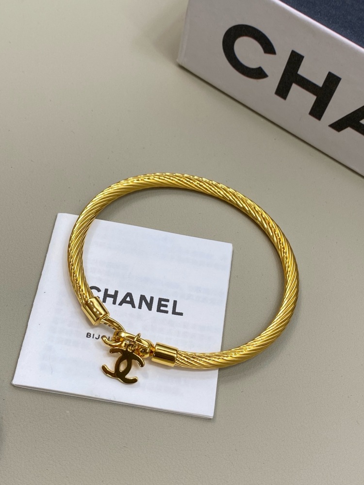 CHANEL TWISTED CABLE DOUBLE C CHARM BANGLE