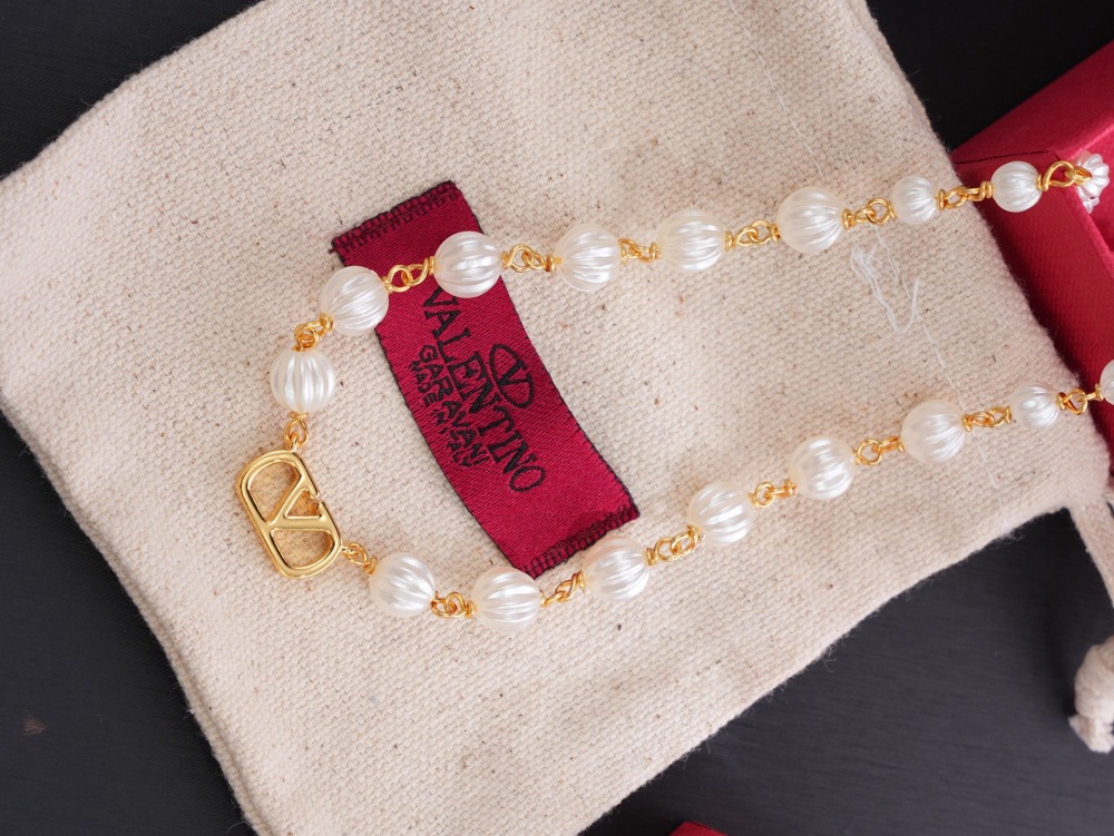 VALENTINO VLOGO RIBBED PEARL NECKLACE