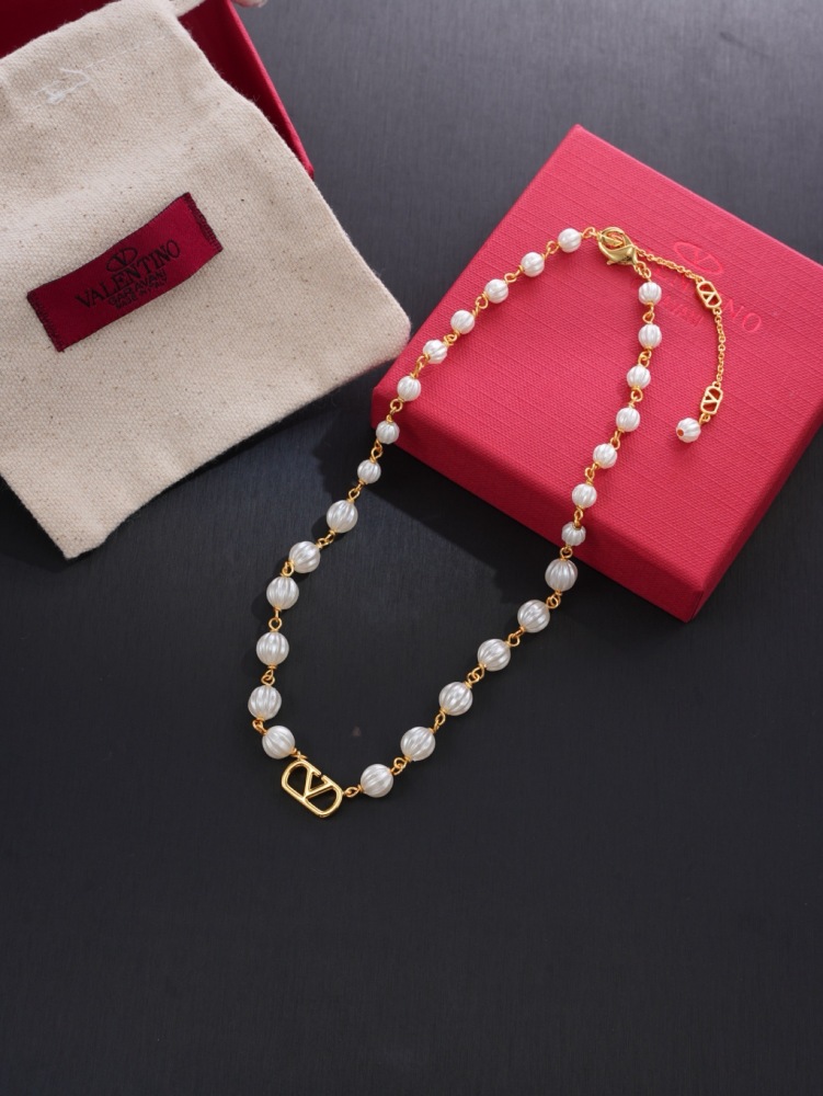 VALENTINO VLOGO RIBBED PEARL NECKLACE