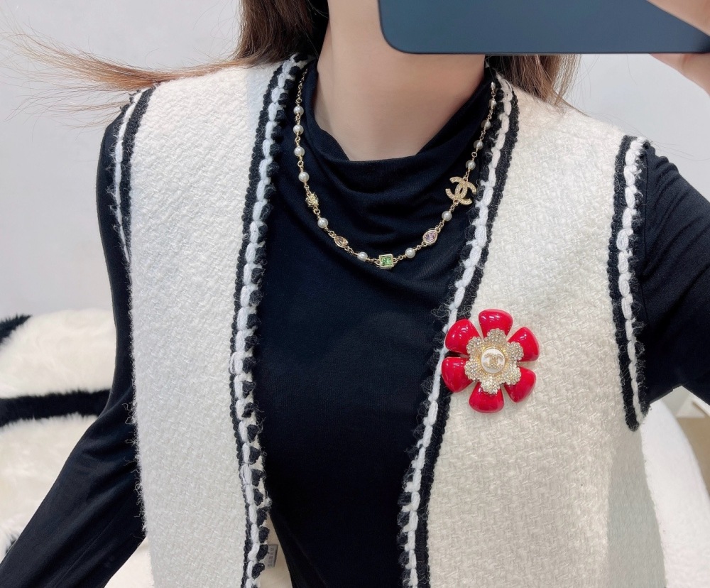 CHANEL RED ENAMEL CAMELLIA GOLD RHINESTONE DOUBLE C BROOCH