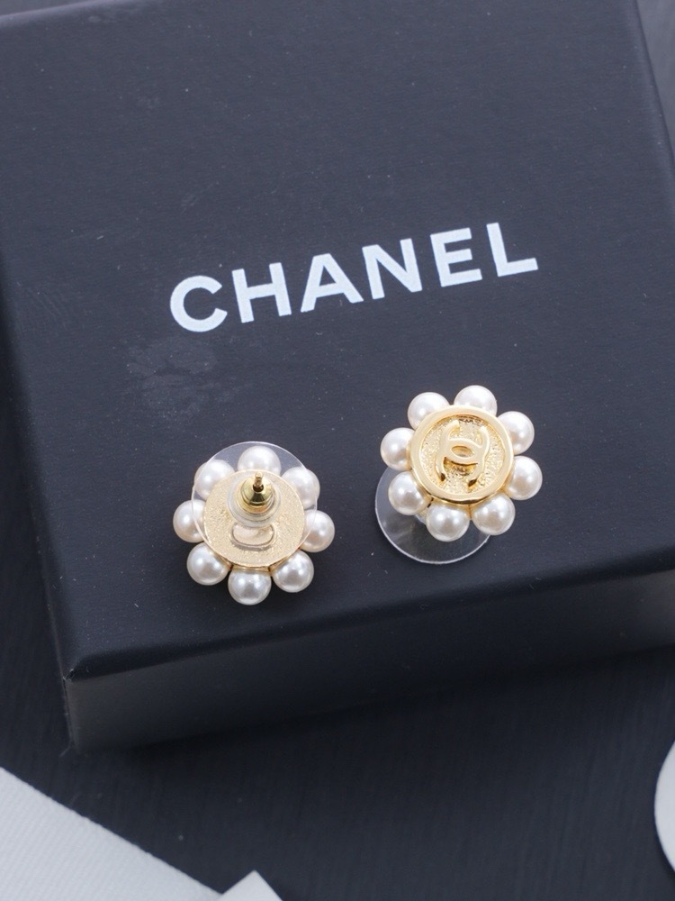 CHANEL GOLD DOUBLE C PEARL FLOWER ROUND STUD EARRINGS