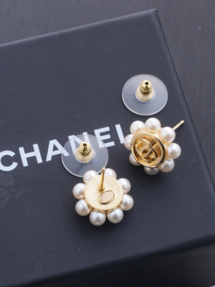 CHANEL GOLD DOUBLE C PEARL FLOWER ROUND STUD EARRINGS
