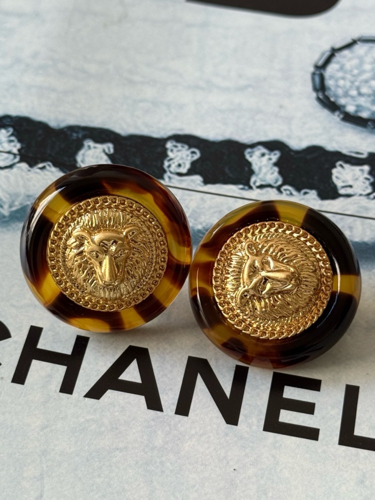 CHANEL TORTOISE SHELL GOLD LION HEAD CLIP ON EARRINGS