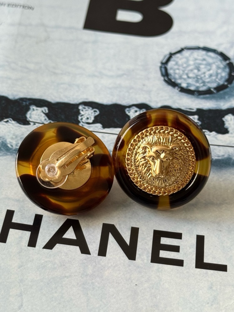 CHANEL TORTOISE SHELL GOLD LION HEAD CLIP ON EARRINGS