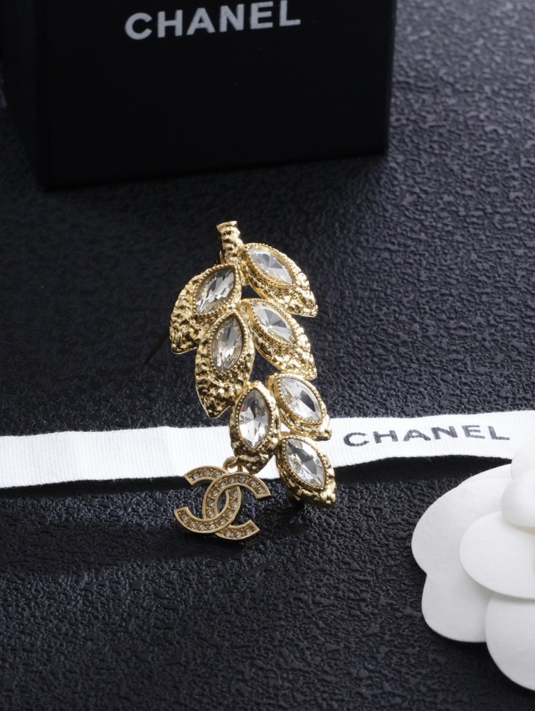 CHANEL VINTAGE GOLD LEAF MARQUISE CRYSTAL CC LOGO BROOCH