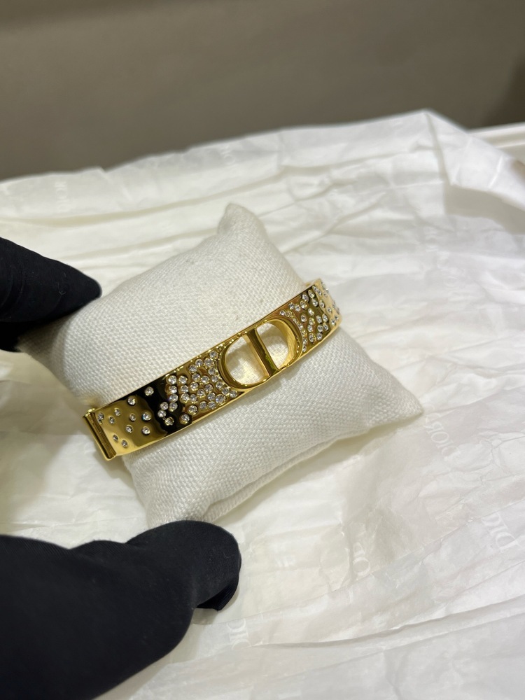 DIOR GOLD CD BLACK SATIN BOW HAIR CLIP & CRYSTAL CUFF BANGLE SET