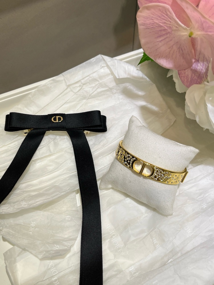 DIOR GOLD CD BLACK SATIN BOW HAIR CLIP & CRYSTAL CUFF BANGLE SET