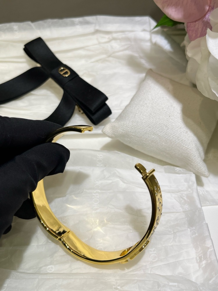 DIOR GOLD CD BLACK SATIN BOW HAIR CLIP & CRYSTAL CUFF BANGLE SET
