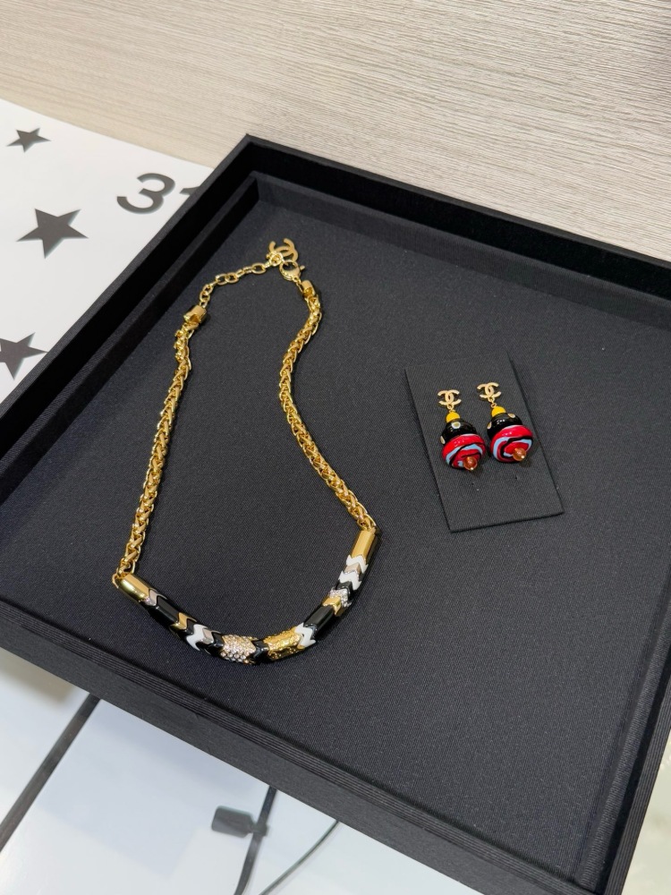 CHANEL ENAMEL ZIGZAG CHOKER NECKLACE