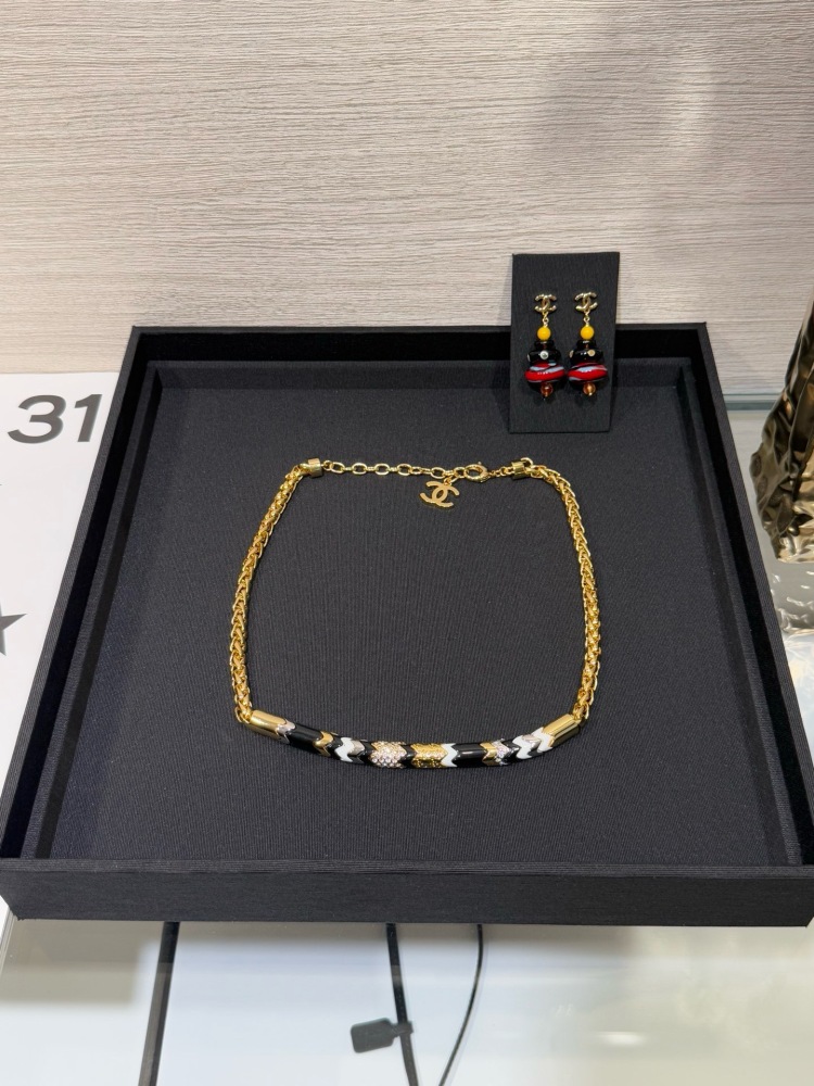 CHANEL ENAMEL ZIGZAG CHOKER NECKLACE