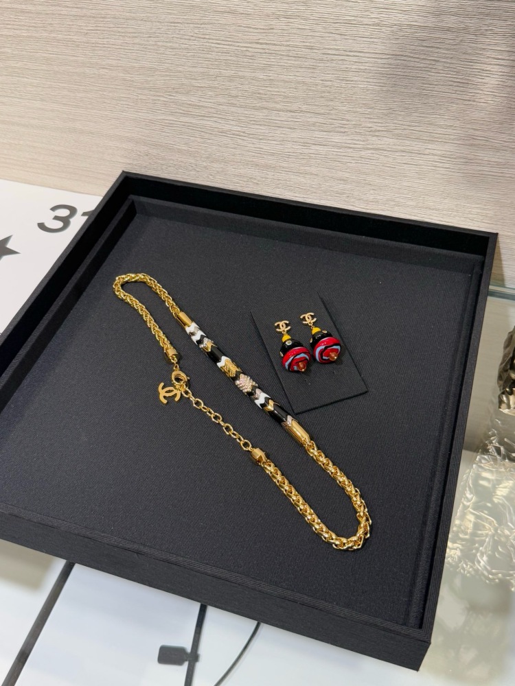CHANEL ENAMEL ZIGZAG CHOKER NECKLACE