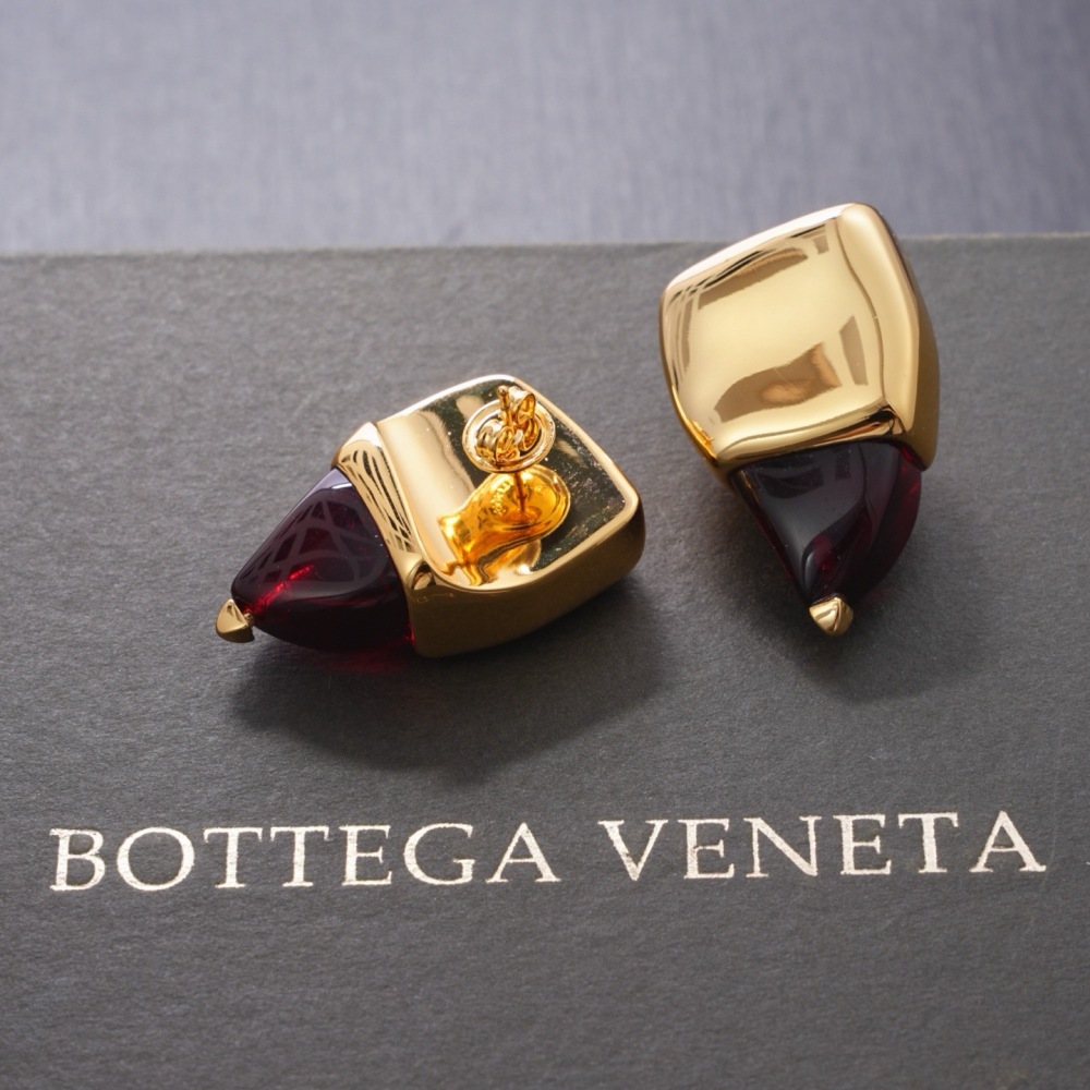 BOTTEGA VENETA GOLD‑TONED EARRINGS WITH BURGUNDY RESIN TEARDROP DETAIL
