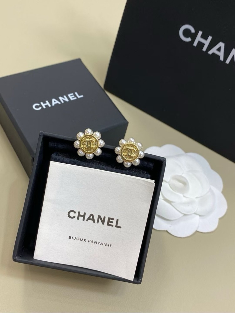 CHANEL PEARL FLOWER STUD EARRINGS, GOLD‑TONE