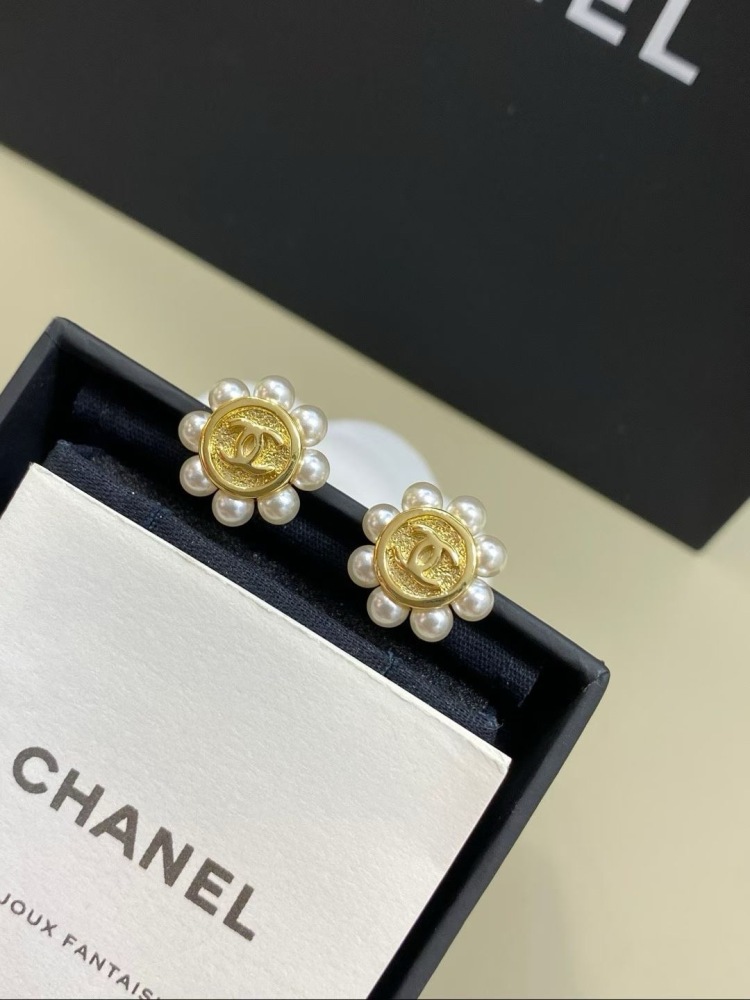 CHANEL PEARL FLOWER STUD EARRINGS, GOLD‑TONE