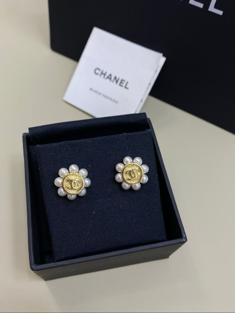 CHANEL PEARL FLOWER STUD EARRINGS, GOLD‑TONE