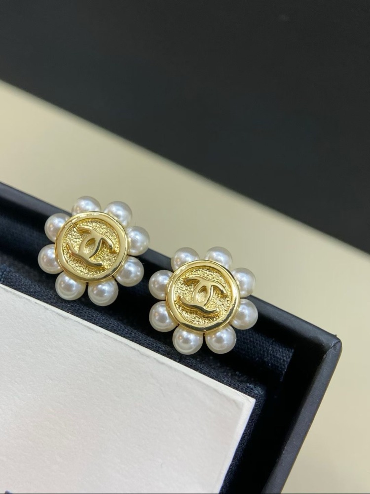 CHANEL PEARL FLOWER STUD EARRINGS, GOLD‑TONE
