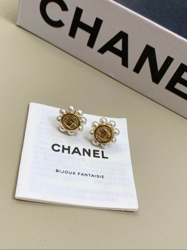 CHANEL PEARL FLOWER STUD EARRINGS, GOLD‑TONE