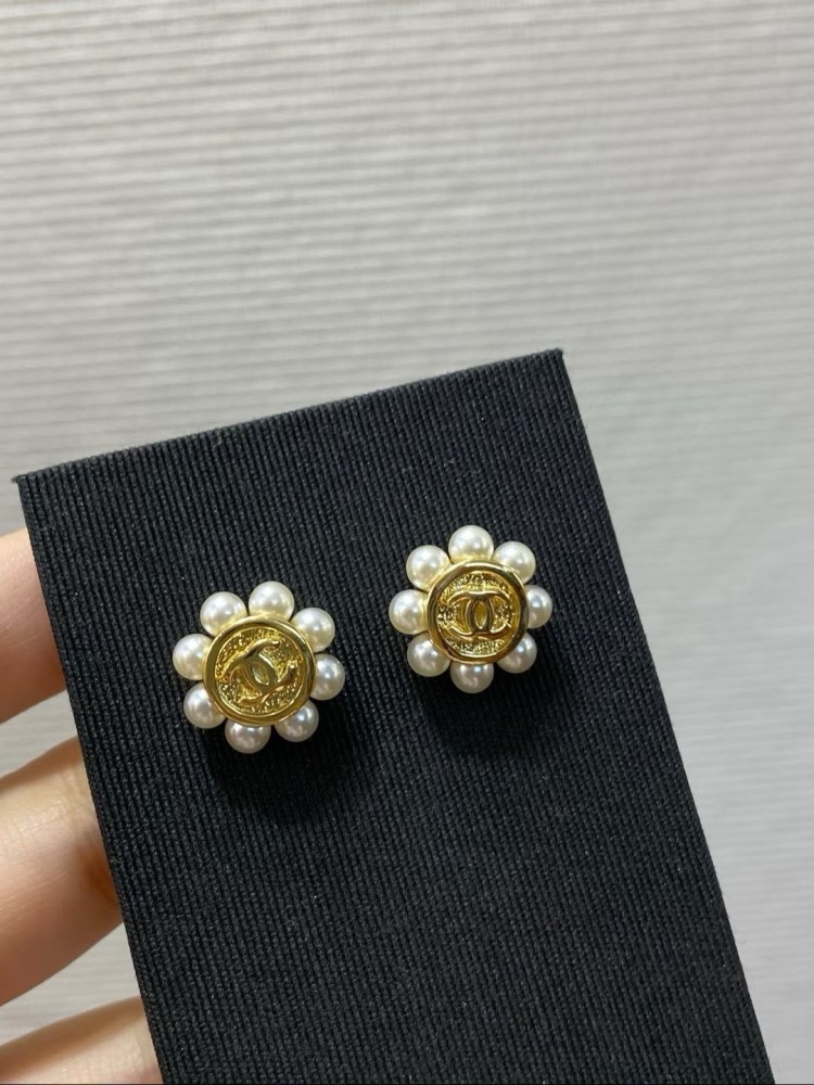 CHANEL PEARL FLOWER STUD EARRINGS, GOLD‑TONE