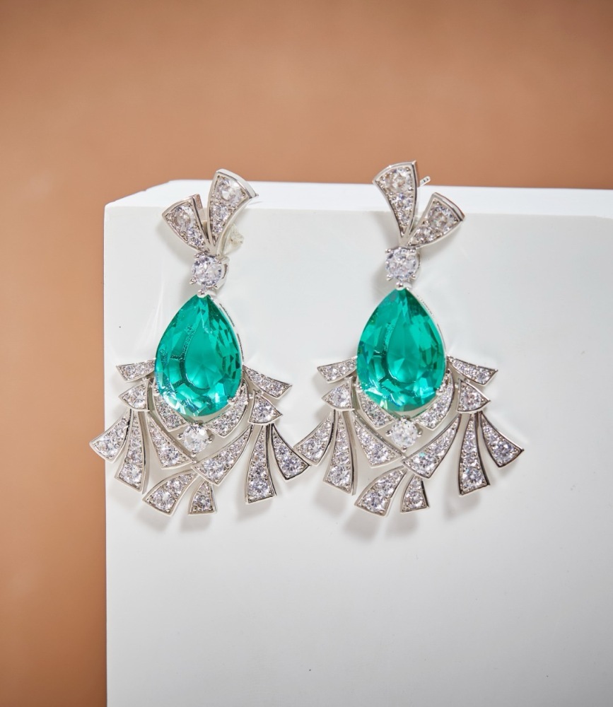 PEAR SHAPE EMERALD DIAMOND DROP EARRINGS