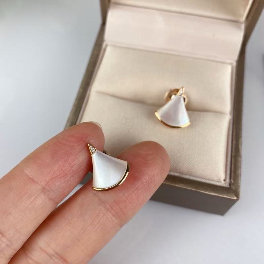 BVLGARI DIVAS’ DREAM ROSE GOLD MOTHER-OF-PEARL DIAMOND EARRINGS