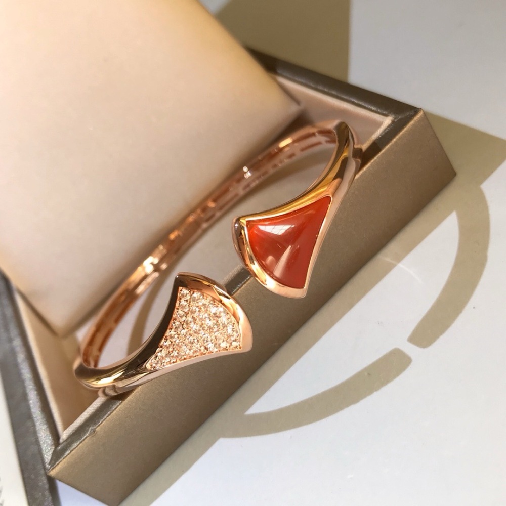 BVLGARI DIVAS DREAM CARNELIAN DIAMOND ROSE GOLD OPEN BANGLE