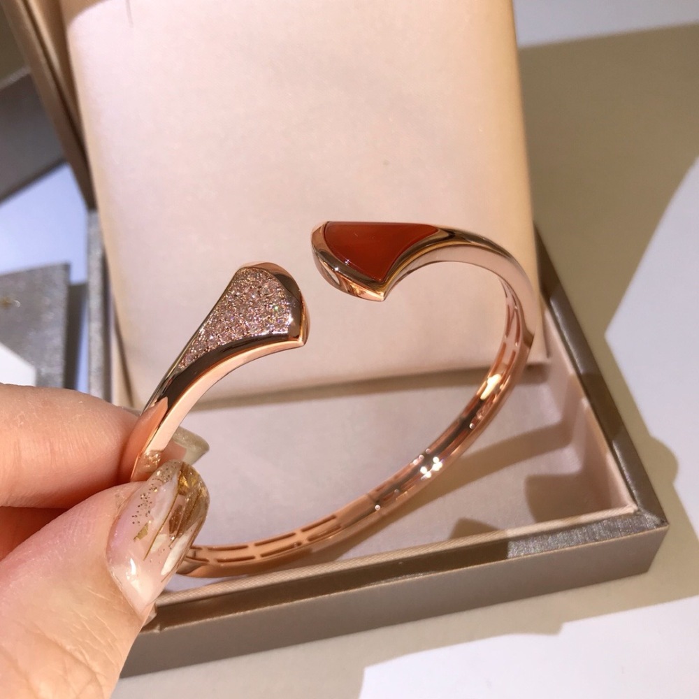 BVLGARI DIVAS DREAM CARNELIAN DIAMOND ROSE GOLD OPEN BANGLE