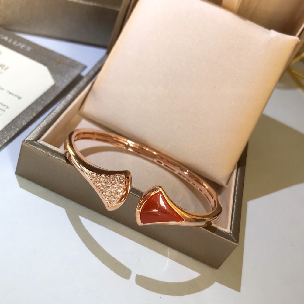 BVLGARI DIVAS DREAM CARNELIAN DIAMOND ROSE GOLD OPEN BANGLE